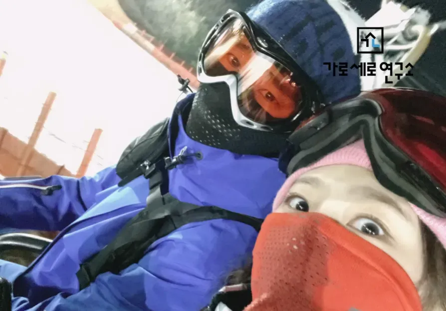 金秀賢、金賽綸一系列去滑雪的約會照。(圖/翻攝自《橫豎研究所》YouTube )