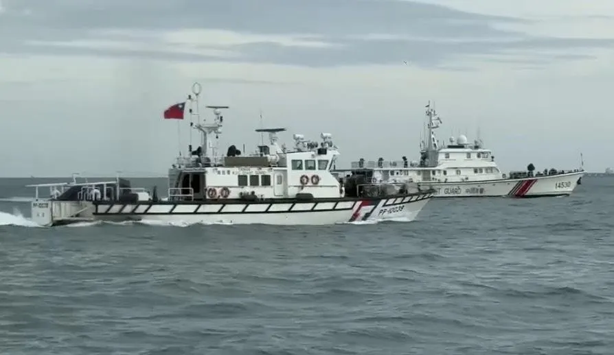 我國海巡艇6月29日在金門海域驅離大陸海警船。(圖/海巡署)