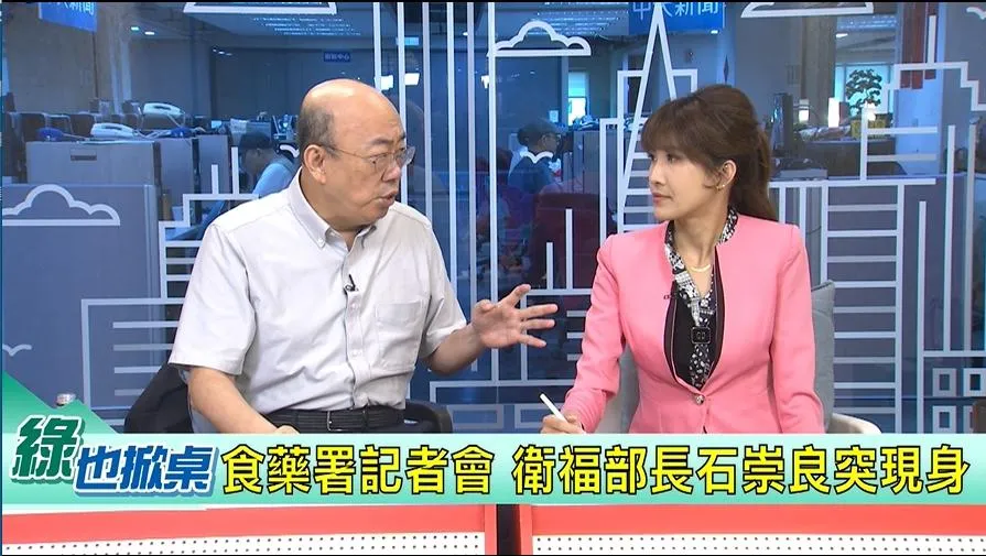 <綠也掀桌>主持人李珮瑄與來賓郭正亮(圖/中天新聞)