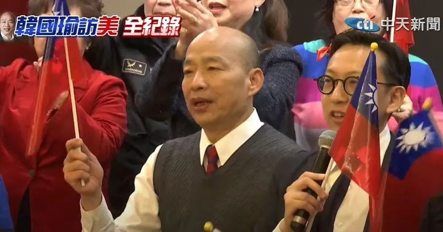 立法院長韓國瑜在僑宴的最後領唱「梅花」、「中華民國頌」。（圖／中天新聞）