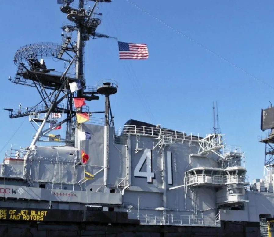 中途島號航空母艦博物館驚傳遭撞。（圖／翻攝自IG@ussmidwaymuseum）