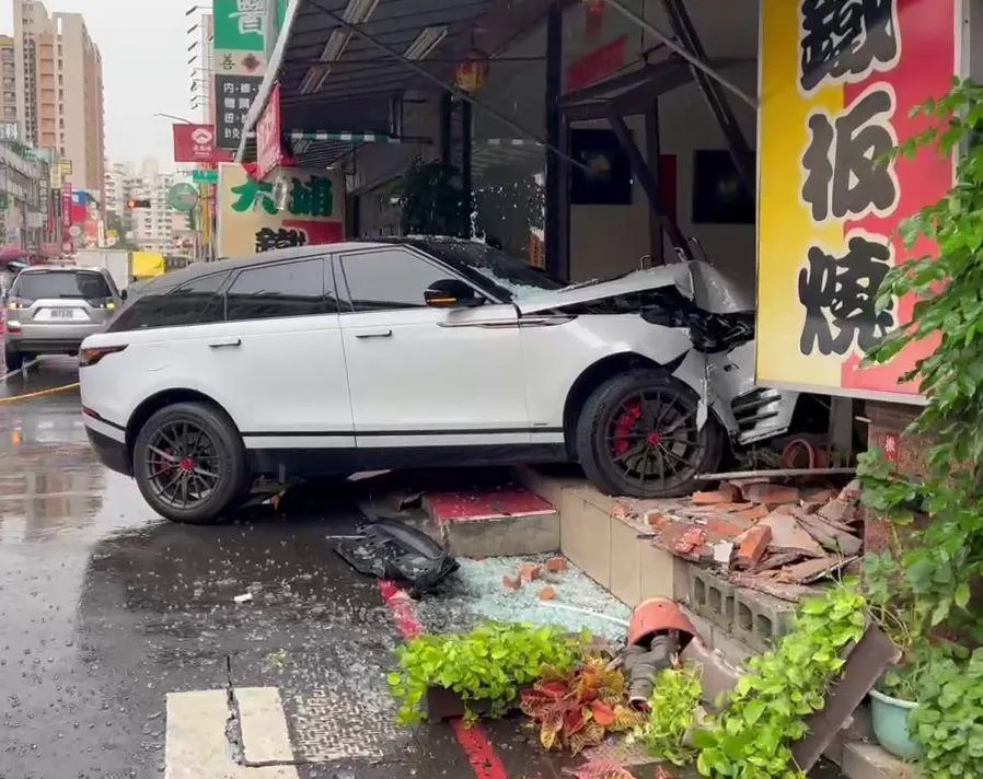 台中離奇死亡車禍,晚間檢方相驗結果出爐。(圖/翻攝畫面)