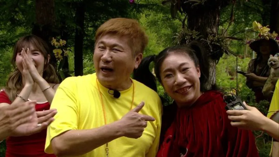 如花（右）日前驚喜現身《綜藝大集合》為胡瓜（左）慶生。（圖／民視提供）