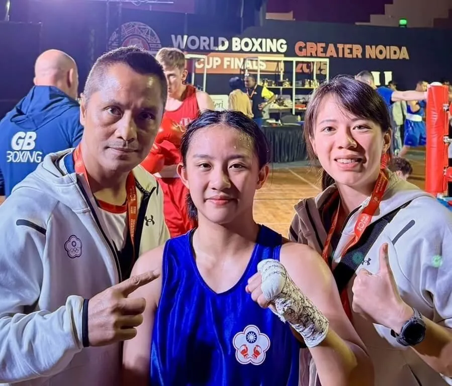 台灣拳擊選手郭怡萱（中）闖進WB盃年終總決賽金牌戰。（圖／教練柯文明提供）