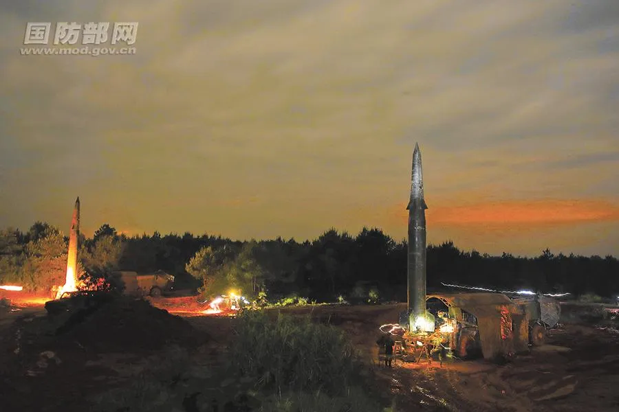 解放軍火箭軍的東風15飛彈。(圖/大陸國防部)