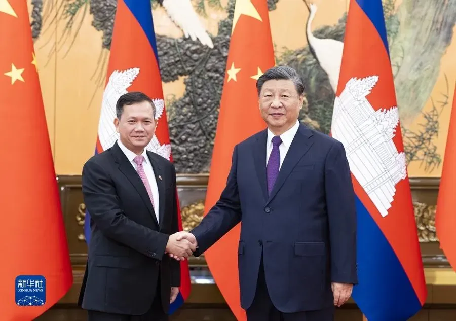 2023年9月15日，大陸國家主席習近平（右）在北京會見柬埔寨首相洪馬內（左）。（資料照／新華社）