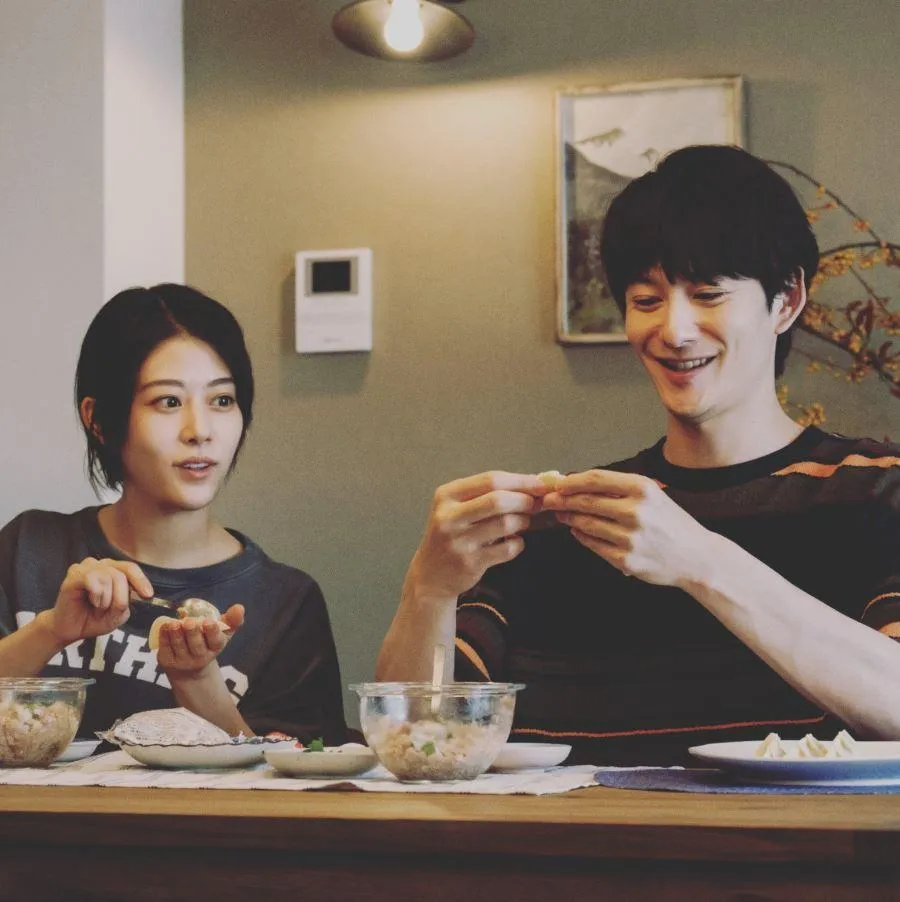 日本演員高畑充希（左）、岡田將生，兩人因合作《1122好夫婦》而結緣。（圖／翻攝自《1122好夫婦》官方IG）
