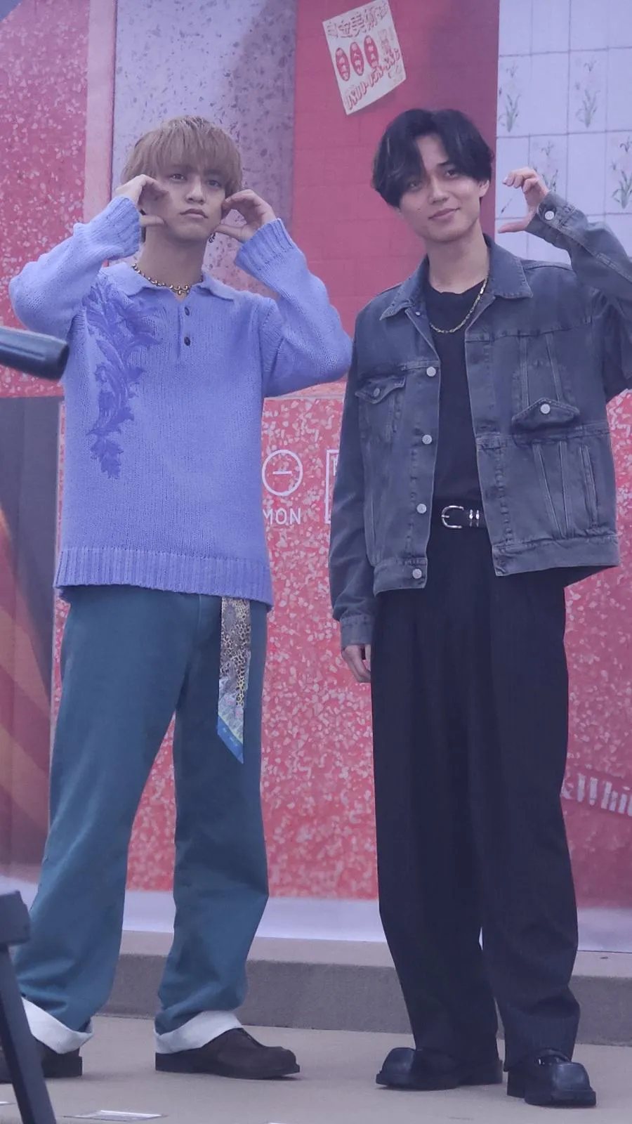 髙橋海人(左)首訪台灣,與永瀬廉現場小小獻唱新歌〈Theater〉。(圖/記者鄧佩雯 攝)