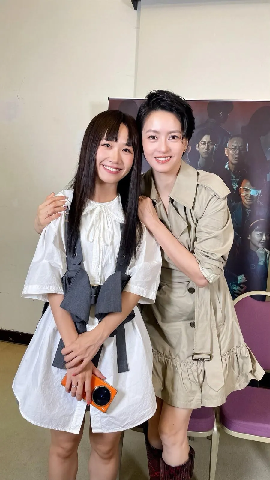 梁詠琪（右起）見到新婚的Lulu馬上祝賀她。（圖／三立 提供）