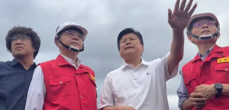行政院長卓榮泰與國民黨立院黨團總召傅崐萁因中央該負責堰塞湖處理，網路卻怪花蓮縣政府沒有處理引發口角。（中天新聞）