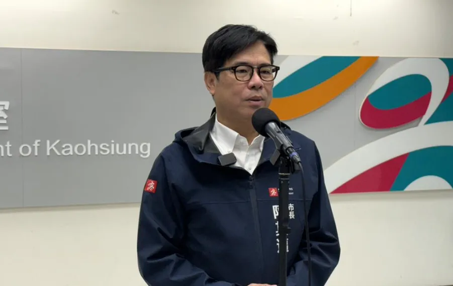 高雄市長陳其邁26日被媒體問及轄內坑洞數量，他未正面回應數字，僅表示，已要求相關局處快速完成災後復原工作。（圖／中時洪浩軒攝）