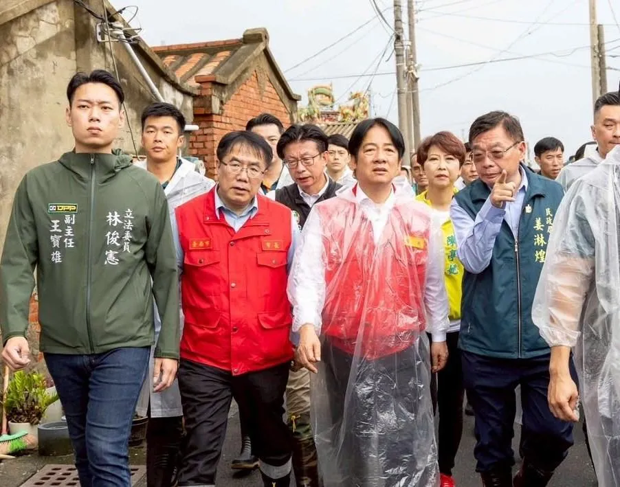 台南市長黃偉哲、總統賴清德勘災。（圖／黃偉哲臉書）