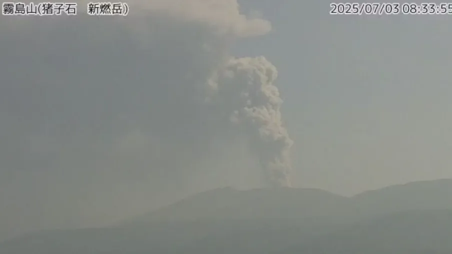 新燃岳火山今天上午再噴發。(圖/NNN)