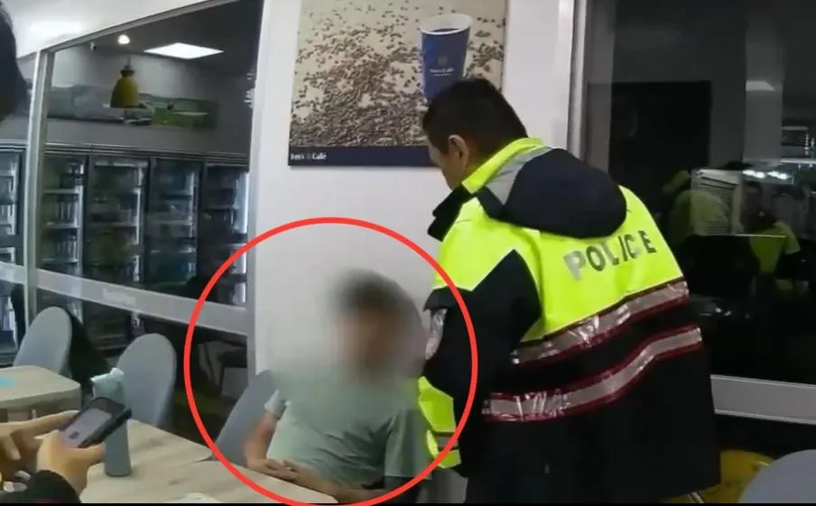 警方隔天在中和一間超商查獲竊嫌到案。（圖／翻攝畫面）