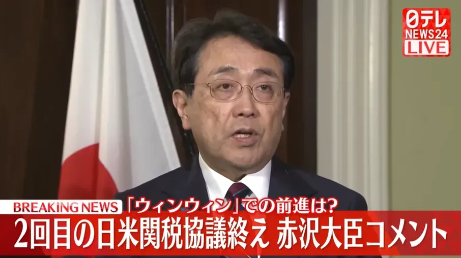 日本經濟再生擔當大臣赤澤亮正回答記者提問。(圖/NNN)
