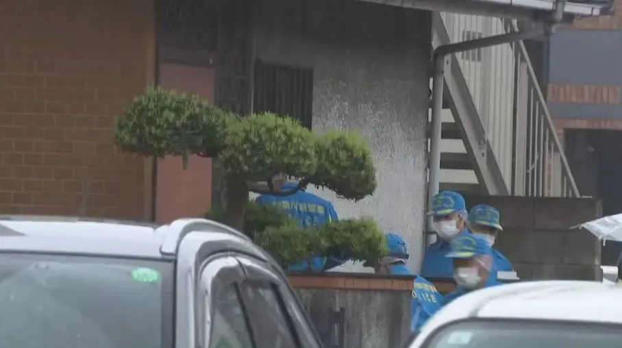 警方在川崎一處民宅發現一具遺體。（圖／NNN）