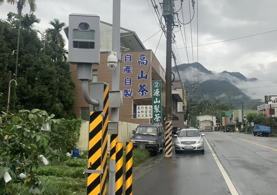 溪頭縣道151線的測速桿以9205件的取締數量登上「開單王」。（圖／民眾提供）
