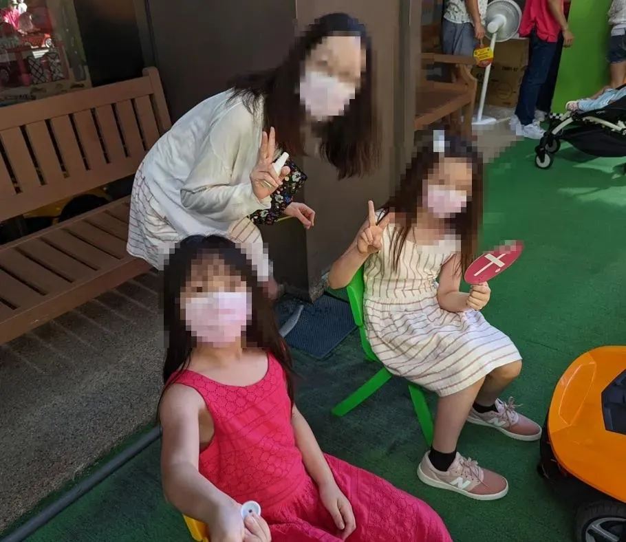 魏女與兩位女兒。（圖／中天新聞）
