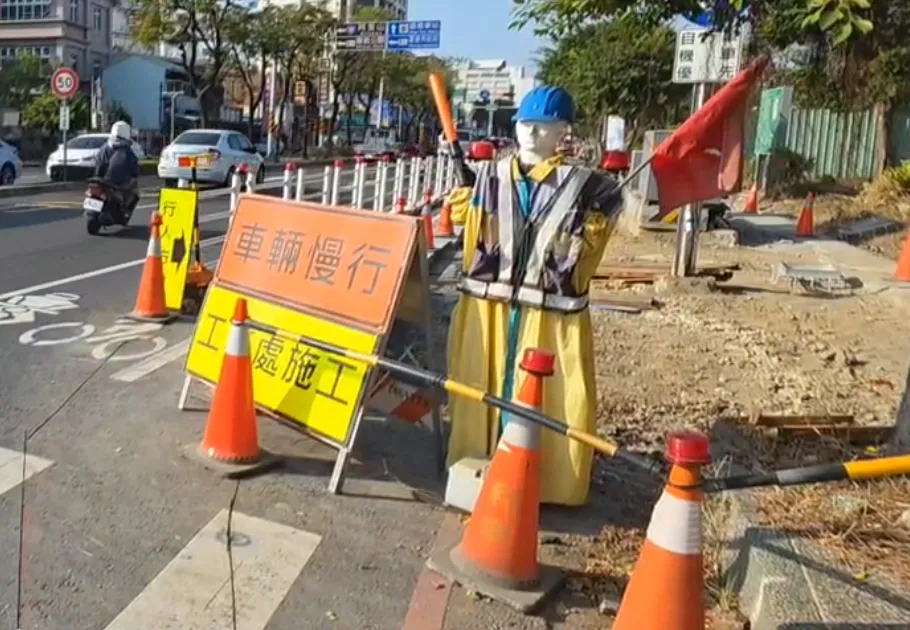 施工工地主任接受訪問時指出，當天是週日並無施工，現場無人員值守。（圖/中天新聞）