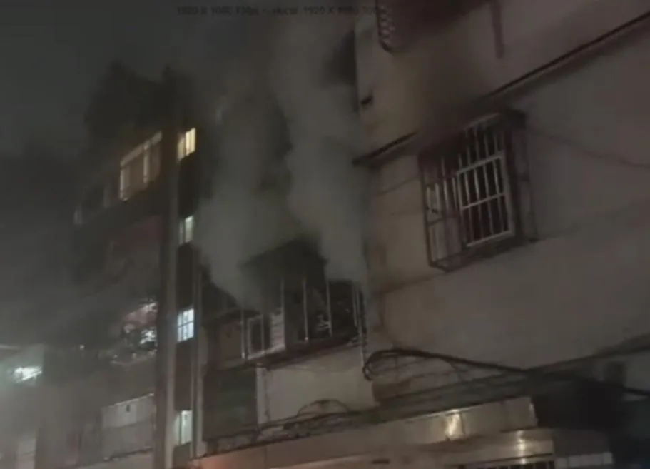 台北市文山區一棟4層樓公寓2樓，驚傳火警，所幸無人傷亡。（圖／台北市消防局提供）