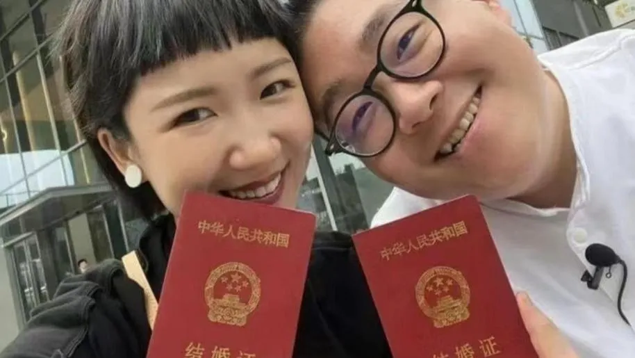 郝劭文在2022年與陸籍化妝師林寧瑞結婚。(圖/翻攝小紅書)