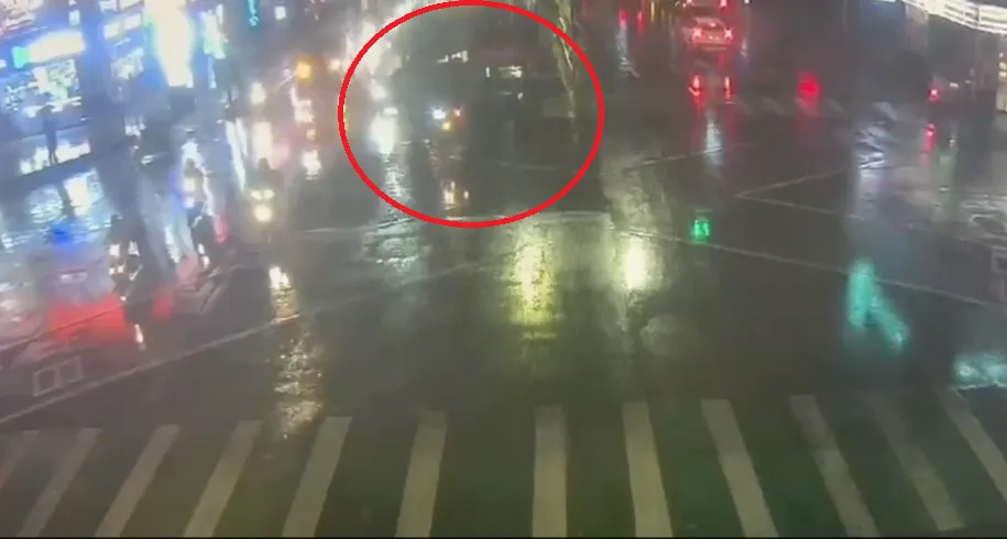 駕駛呼叫同行支援。（圖／警方提供）