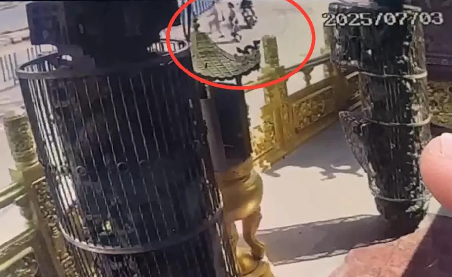 監視器拍下撞擊瞬間。(圖/翻攝畫面)