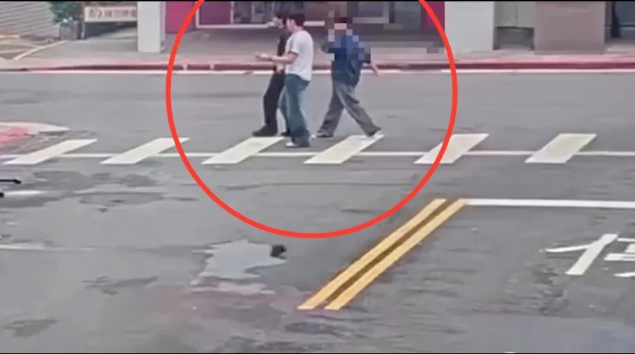 韓籍留學生在西門町無故遭砍傷。（圖／翻攝畫面）