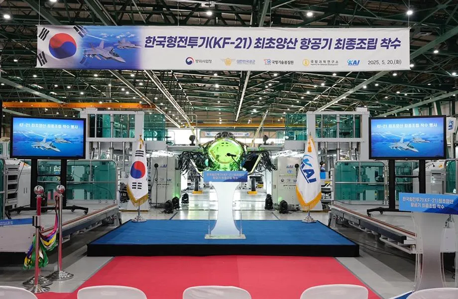 組裝中的首架KF-21量產型。(圖/韓國航太公司)