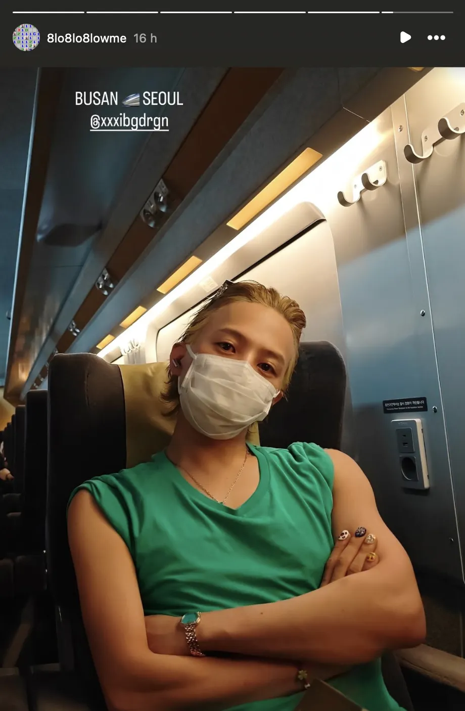 韓流天王GD搭高鐵返釜山，全程融入人群沒架子（圖／翻攝自8lo8lo8lowme IG）