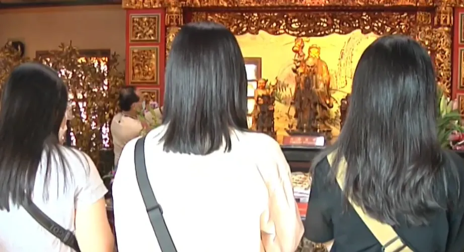 命理專家王老師指出，信眾在祈求姻緣時經常出現三種錯誤做法，導致求神效果大打折扣。（示意圖／中天新聞）