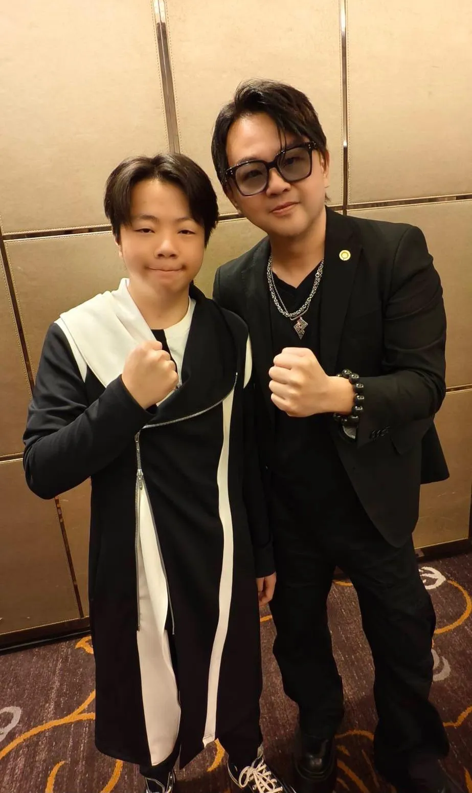 蘇震洋愛子助攻老爸初登螢幕。（圖／綵星娛樂 提供）