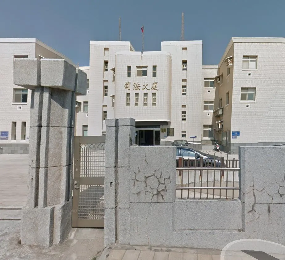 馬祖防衛司令部驚傳百餘名官兵被詐團滲透。（圖為連江地檢署／Googlemap）