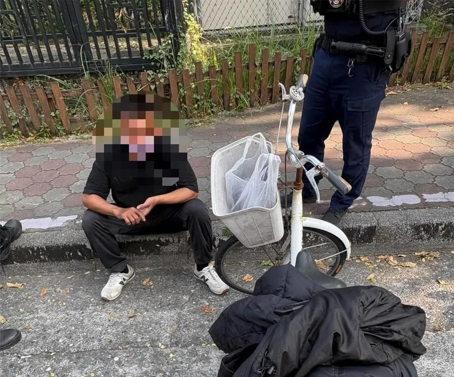 屏東縣曾姓男子（圖）13日下午酒後精神狀況不穩，竟持美工刀追逐2名高中生，警方獲報後火速趕赴現場將人控制，所幸無人受傷，警方訊後依殺人未遂、恐嚇等罪嫌，將曾男移請屏東地檢署偵辦。（屏東縣政府警察局屏東分局提供）