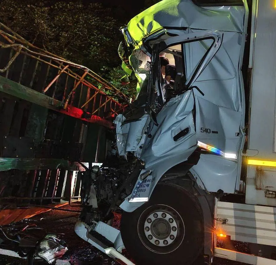 慘烈的車禍現場。(圖/台南道路救援張家班群友提供)