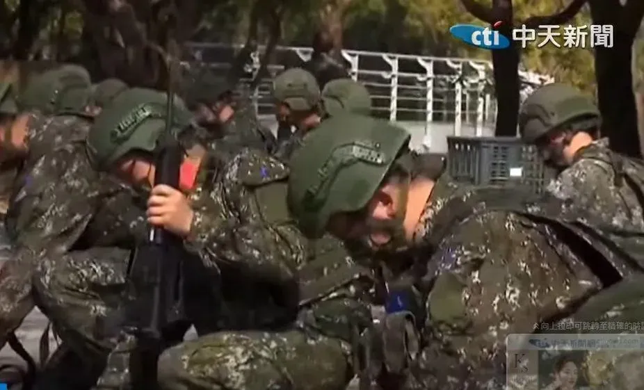 內政部修法縮短具雙重國籍僑民回國免役門檻，引發討論。（圖／中天新聞）