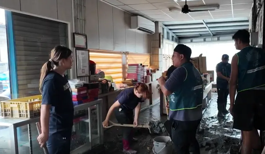 目前旅居澳洲的台灣女足國手王湘惠,趁賽季休息返鄉探親,不料遇上這場天災,其位於大馬村的老家也在此次光復水災中遭受重創。(圖/翻攝畫面)