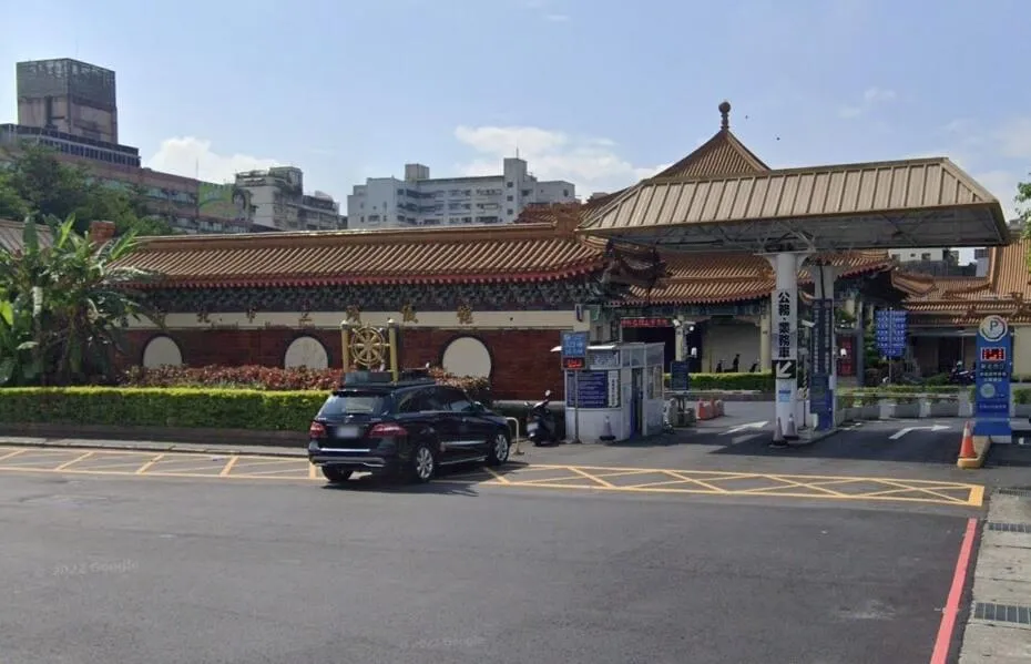 新北市立殯儀館遺體冷藏室被查出集體收賄，新北地檢署依貪污治罪條例起訴25人。（圖／翻攝自Google maps）