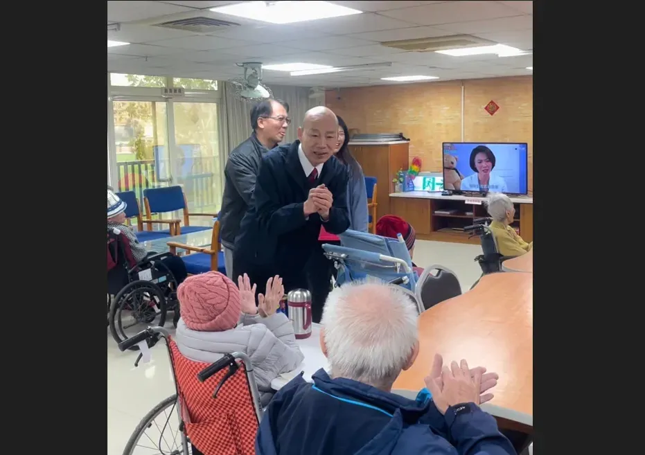 韓國瑜27日探訪高雄安養機構。（圖／翻攝韓國瑜臉書）