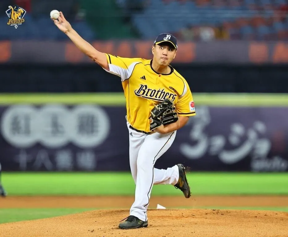 中華職棒中信兄弟隊開季2連敗，31日靠著投手鄭浩均（圖）6局無失分優質先發，以4比1擊敗味全龍、勝場開張。（中信兄弟提供）