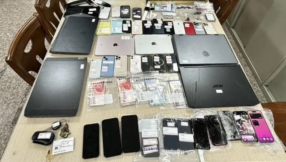 刑事局破獲竹聯幫成立的詐騙集團查扣大批證物。（圖／翻攝畫面）