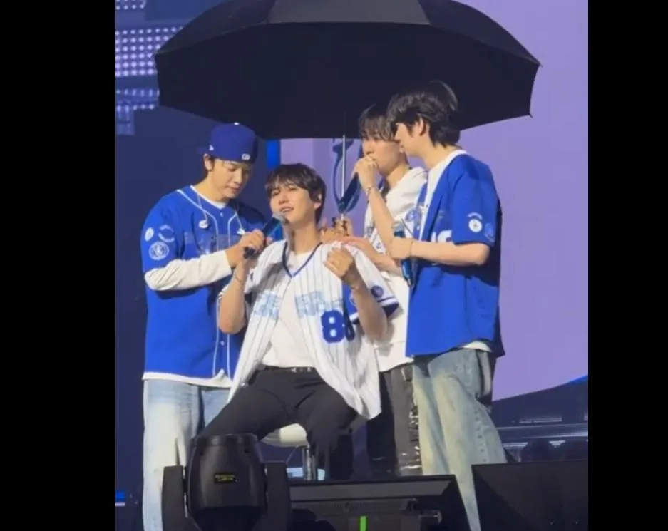 Super Junior圭賢舞台上出意外。（圖／翻攝自微博）