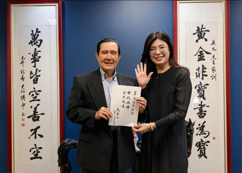 鄭麗文17日拜訪馬英九。（圖／翻攝鄭麗文臉書）