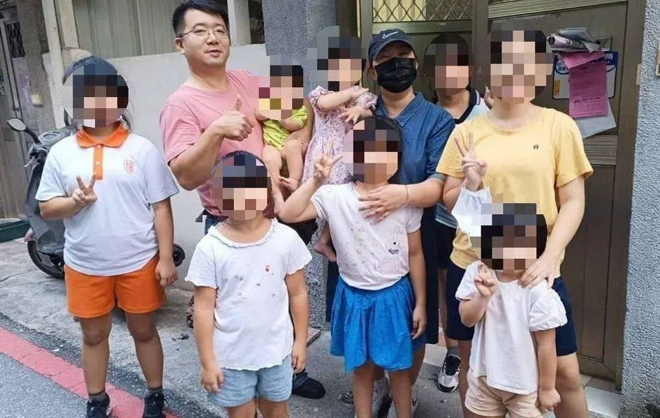 42歲蘇男育有9名女兒，突然腦死，一家10口生活陷入困境。（圖／中天新聞）