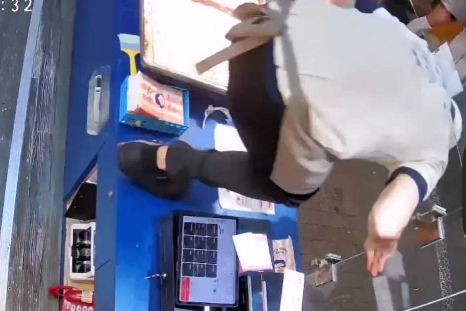 甜甜圈店店員和客人發生衝突。（圖／翻攝自捲髮奶奶鮮奶脆皮甜甜圈Threads）