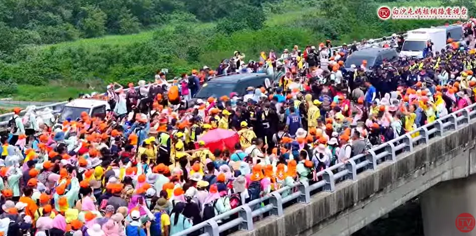 白沙屯媽祖今（17）日凌晨已於北港朝天宮完成「進火」儀式，隨即展開回程。（圖／翻攝自白沙屯媽祖網路電視台YouTube）