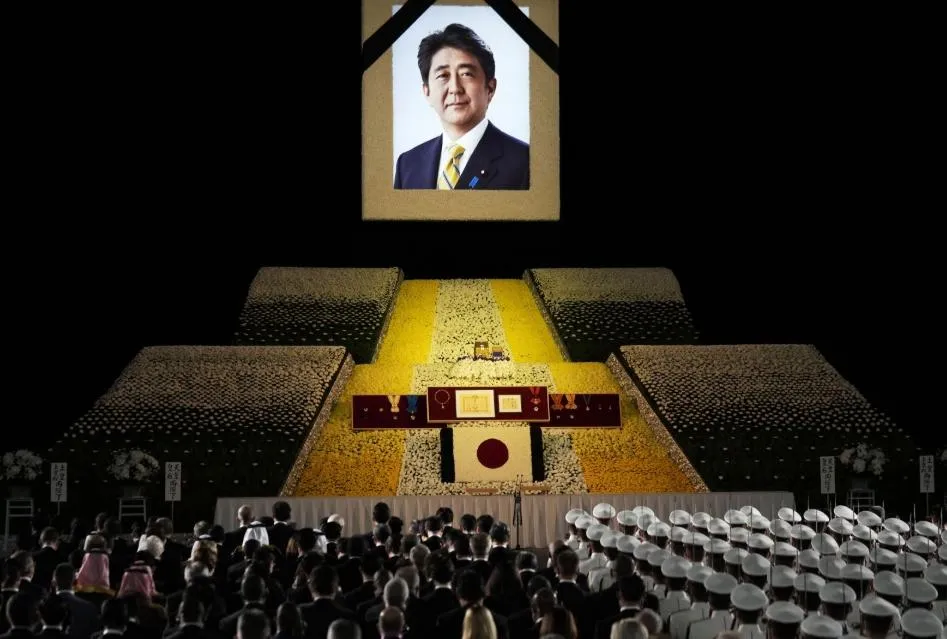 安倍晉三遇刺身亡後,日本舉行隆重國葬。(圖/美聯社)