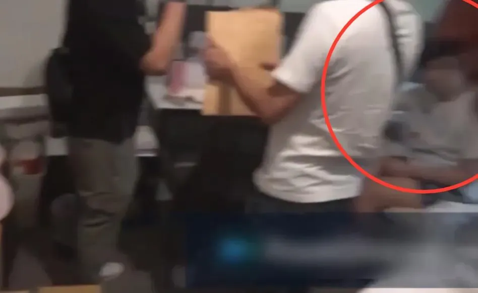 警方攻堅逮捕遊戲實況主製毒師。（圖／翻攝畫面）