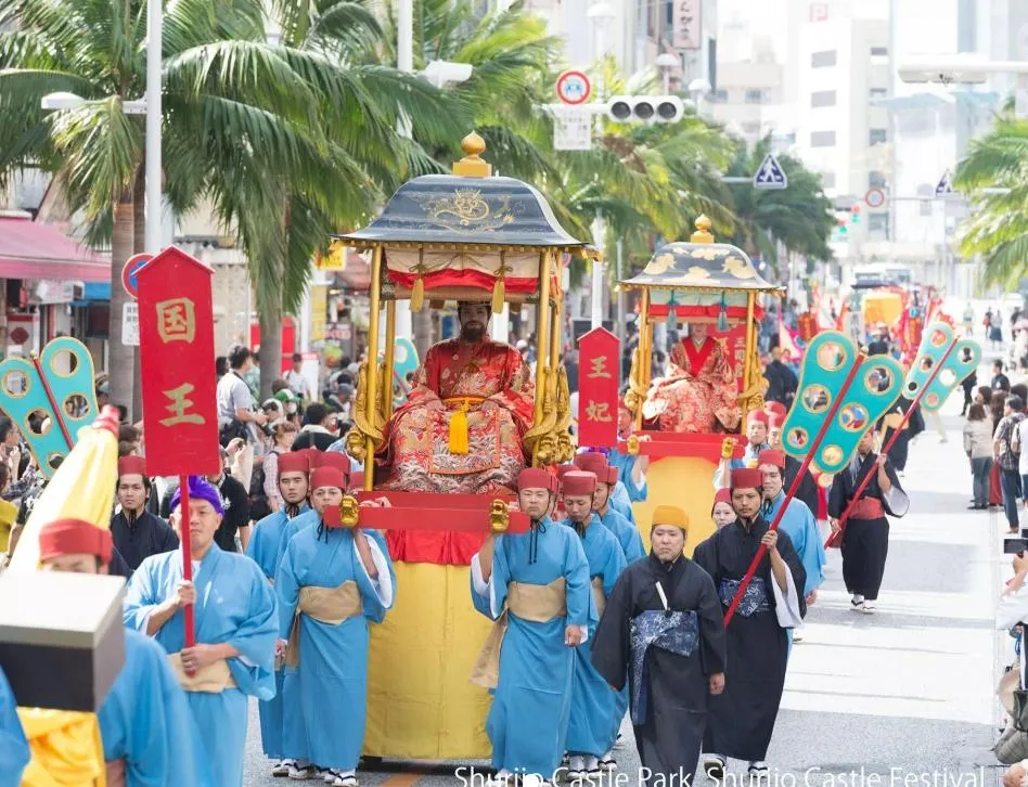 首里城復興祭每年於沖繩那霸街頭舉行，再現琉球王朝榮華。（圖／翻攝沖繩觀光會議局網站）