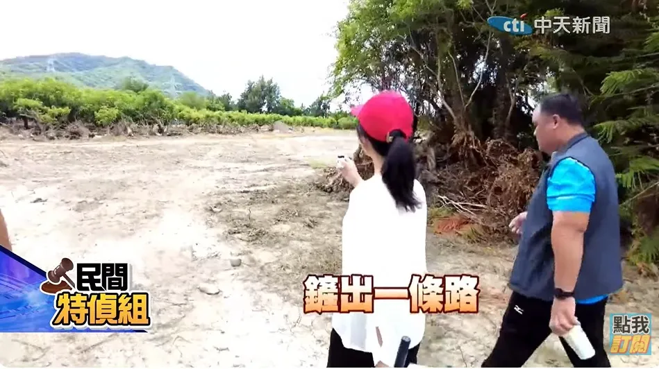 風機業者說尚在環評，但民間特偵組主持人賴麗櫻和獅子鄉民代表蔡特文看到，將開發的所到之處已鏟出一條路，把草樹都刨除，令人傻眼！（圖／民間特偵組）